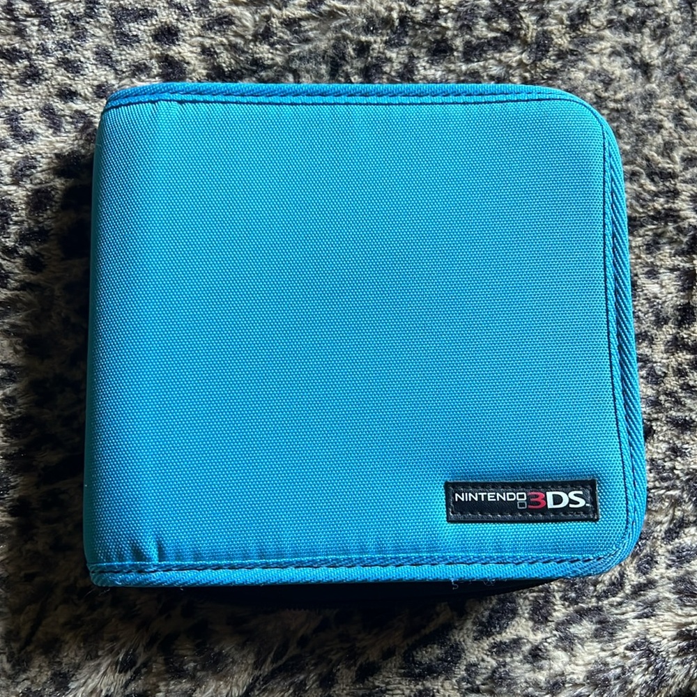 Retro Nintendo 3DS Blue Carrying Case - Picture 4 of 6